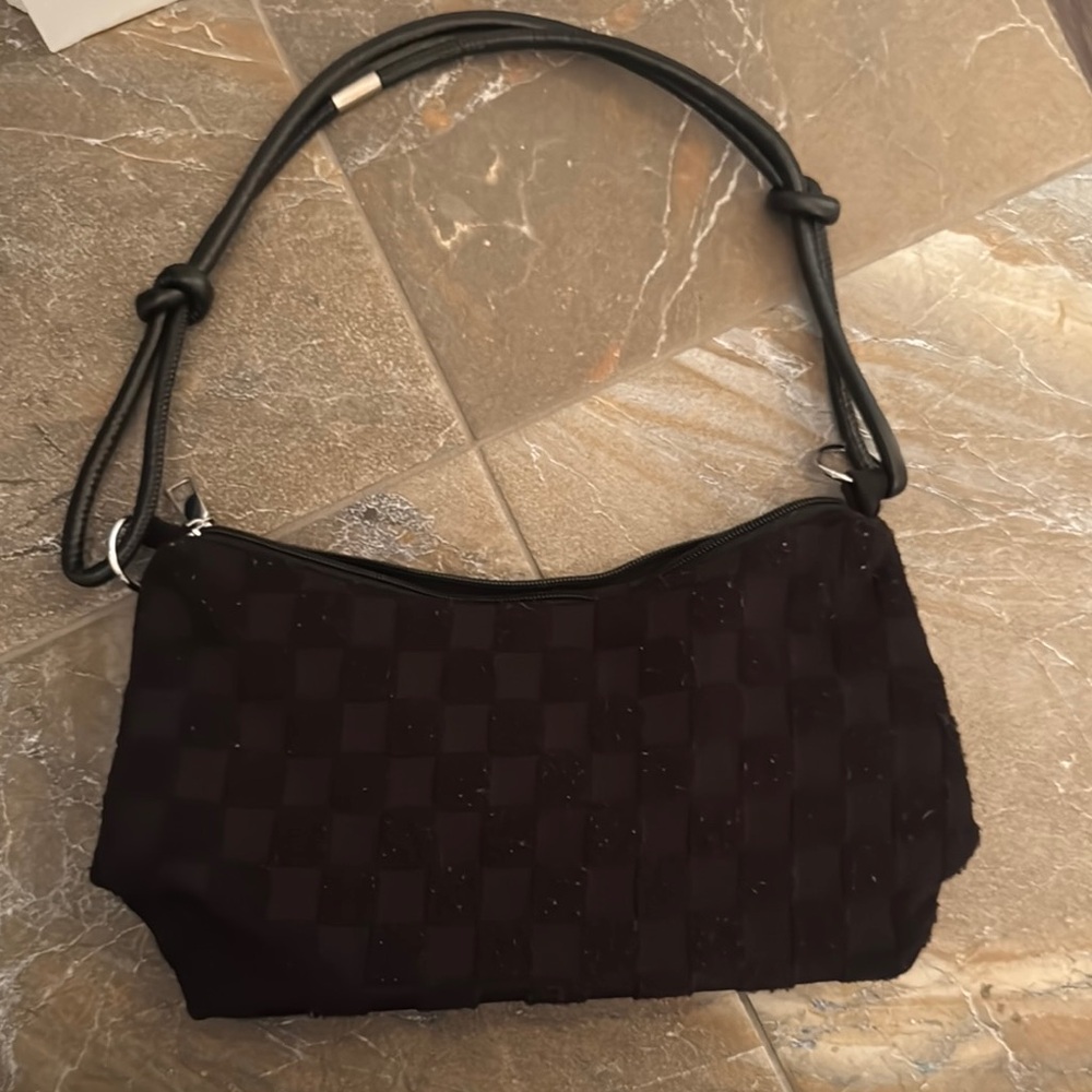 Classic Black Shoulder Bag with Adjustable Strap